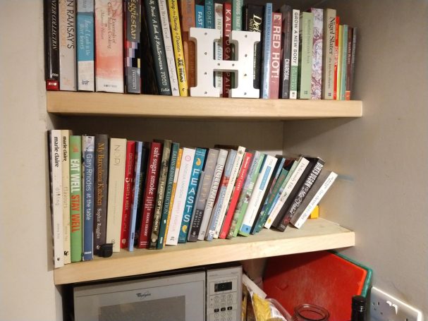 Shelves with hidden supports